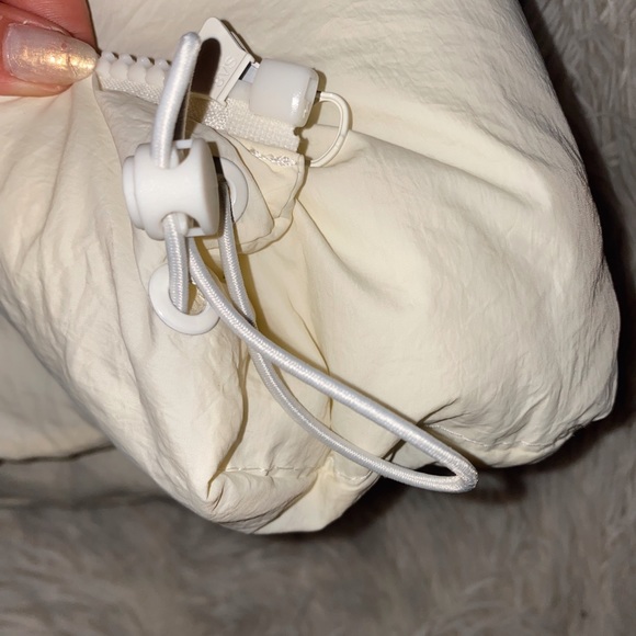 Amazon Cropped Puffer Vest - Picture 3 of 3